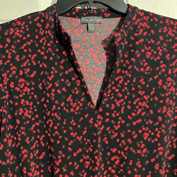 The Limited Women’s blouse - Size Small - Red, Black and Maroon V-Neck - Picture 4 of 7